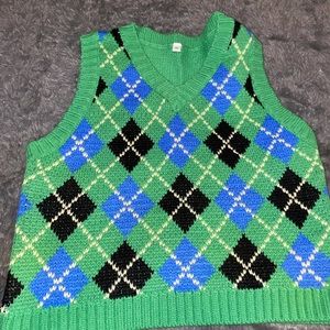 Sweater vest cropped top, size med, soft and plad